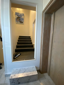 Photo de galerie - Ouverture et création d’une marche escalier en marbre (après) 