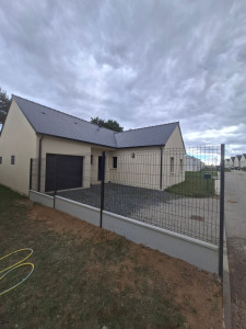 Photo de galerie - Pose de clôture avec plaque de soubassement 