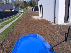 Photo de galerie - Raffinage avant mise en place de la pelouse. 