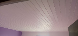 Photo de galerie - Plafond lambris repeint en blanc 