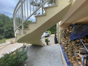 Photo de galerie - Enduit sur sous face d’un escalier