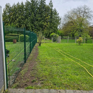 Photo de galerie - Pose de clôture rigide par mes soins 
