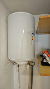 Photo de galerie - Chauffe eau suspendu