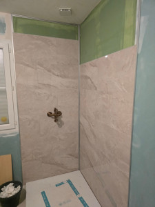 Photo de galerie - Étanchéité d'une douche avec pose de plaques Dumawall.