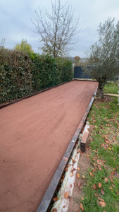 Photo de galerie - Création terrain de pétanque avec traverse paysagère 