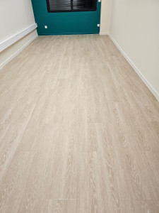 Photo de galerie - Pose de revêtement plastique
