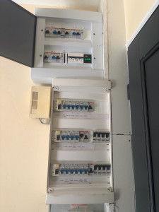 Photo de galerie - Pose d un tableau AC pour panneaux solaire à Mardie