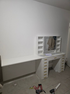 Photo de galerie - Montage coiffeuse + plan de travail