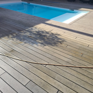 Photo de galerie - Réalisation terrasse sur plot 
nettoyeur haute pression 
peinture 