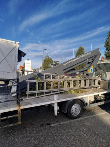 Photo de galerie - élagage d arbres dangereux avec nacelle et on grimpe s il faut et taille de haie avec assurance  évacuation des déchets verts avec camion benne devis gratuit me déplace a 50 km de Villeneuve sur Lot 