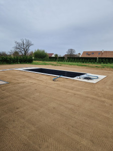 Photo de galerie - Création allée maison et piscine.Nivellement préparation de sol et engazonnement.