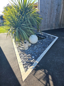 Photo de galerie - Petit massif végétal et minérale 