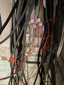 Photo de galerie - Début du tableau électrique 