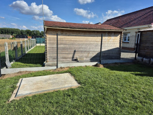 Photo de galerie - Cloture rigide avec soubassement beton