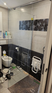 Photo de galerie - Installation d'une salle de bain spécialisée pour personne âgée 