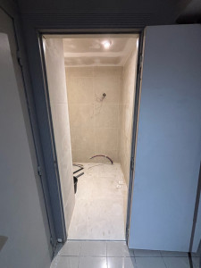 Photo de galerie - Carlage 60/60 couleur sable avec joint de 3mm mur et sol 