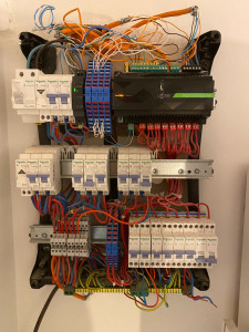 Photo de galerie - Réalisation d'armoires électriques intégrant de la domotique.