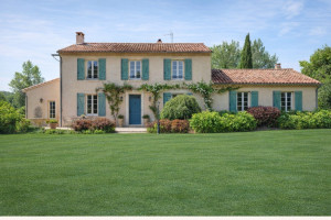 Photo de galerie - Tonte et entretien des espaces verts Saint-Paul-de-Vence