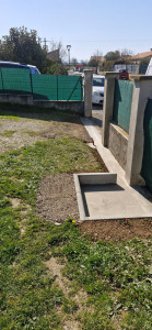 Photo de galerie - Création longrine pour portail coulissant et portillon 