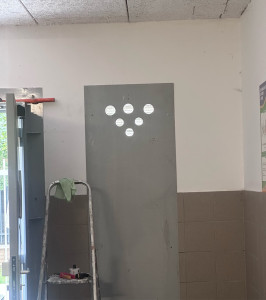 Photo de galerie - Création d’une aération dans un local poubelle pour une agence immobilière