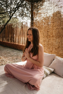 Photo de galerie - Je vous propose mes cours de yoga adulte, enfant ou bien en famille.
N'hésitez pas à faire appel à mes services 