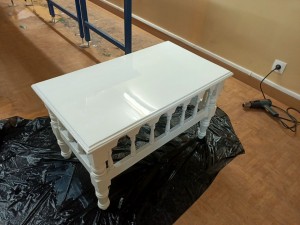 Photo de galerie - Rénovation peinture blanche mat, ponçage, nettoyage a l'acétone puis couler le laqué.