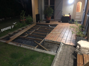 Photo de galerie - Réalisation complète de ma terrasse en épousant le sol déjà existants en carrelage que l’on a pas encore repeint 