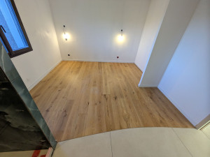 Photo de galerie - Pose parquet avec arrondit au niveau du carrelage 