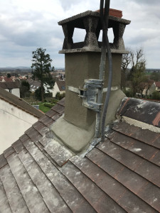 Photo de galerie - Rénovation de l’enduit d’une cheminée 