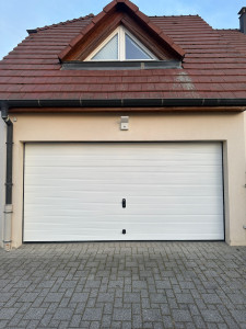 Photo de galerie - Relooking complet pour cette porte de garage !