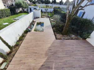 Photo de galerie - Pose de carrelage type parquet terasse extérieure 