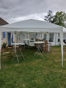 Photo de galerie - Location barnum 4x9 et 5x10 
tonnelle 4x6 et 3x3 
manges-debouts-tables
location vaisselles 
matériels de restauration-traiteur.
