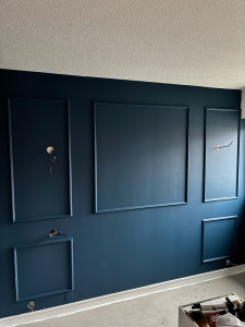 Photo de galerie - Rénovation chambre avec pose de baguette et mise en couleur