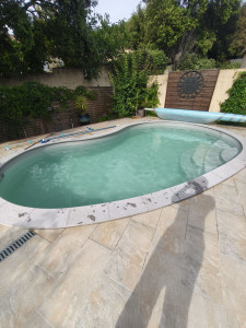 Photo de galerie - 15h piscine marron opaque. Résultat a 18h30 avec peu de produits et durable.