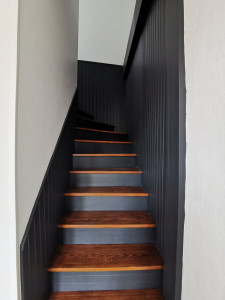 Photo de galerie - Rénovation d escalier et pose revêtement mural
