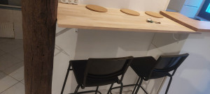 Photo de galerie - Montage des chaises et de fixation de comptoir de cuisine 
