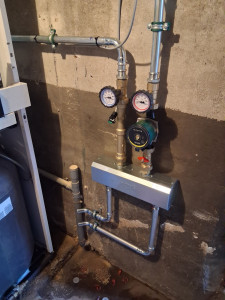 Photo de galerie - Bouteille de découplage rajoutée sur le réseau de chauffage.