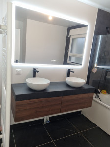 Photo de galerie - Double vasque, meuble et miroir