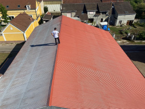 Photo de galerie - Peinture sur toiture hangar 