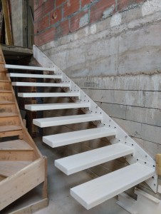 Photo de galerie - Montage de escaliers.mur paping a bancher.