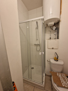 Photo de galerie - Pose mitigeur thermostatique, barre de douche et paroi d'angle. 