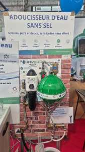 Photo de galerie - Il s'agit d'un adoucisseur ÉcoCrystal 2, sans sel, sans électricité, ultra performant, 100 % français, avec une garantie de 20 ans sur le produit.