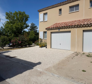 Photo de galerie - Aménagement devant de maison en gravier 16/22