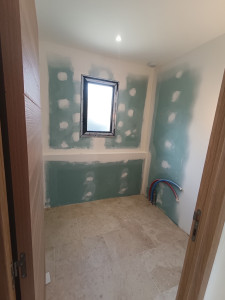 Photo de galerie - Réalisation d’une tablette pour accueillir la baignoire en îlot.