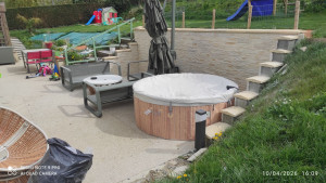 Photo de galerie - M
réalisé d'un mur en pierres de parement coin salon de jardin 