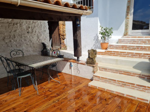 Photo de galerie - Terrasse en bois et escalier beton