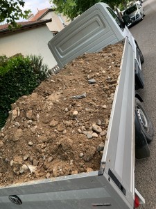 Photo de galerie - Enlèvement de gravas devis par message enlève espace vert ect …