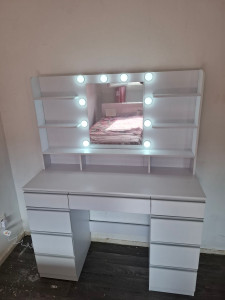 Photo de galerie - Montage coiffeuse 
