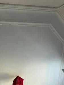 Photo de galerie - Peindre le plafond et la gorge de la chambre en blanc 