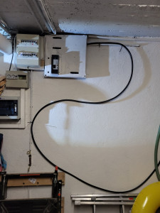 Photo de galerie - Dépannage urgenece dans une maison.
le cable alim qui fait le court circuit.